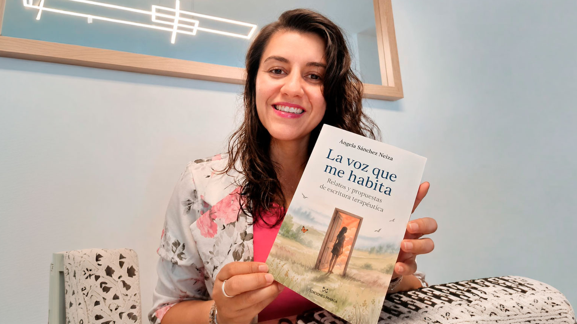 Ángela Sánchez autora de La voz que me habita ediciones pangea